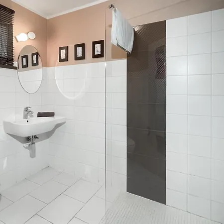 2 Bedroom Awesome In Hébergement de vacances Szarejki