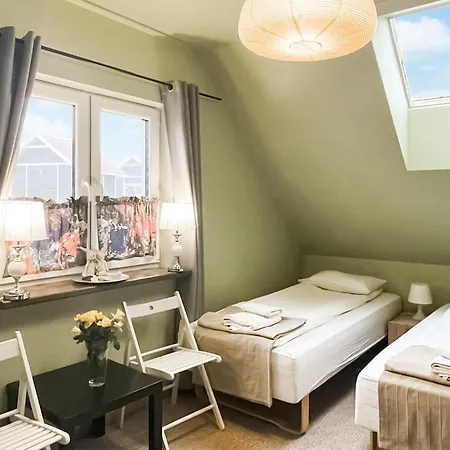 2 Bedroom Awesome In Hébergement de vacances *