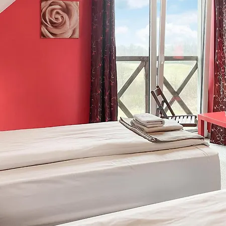 2 Bedroom Awesome In Hébergement de vacances Szarejki
